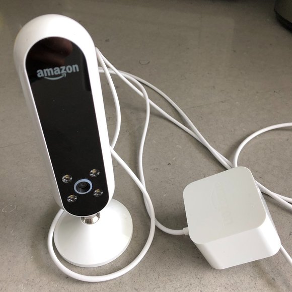 EUC: Amazon Echo Look Styling Assistant - Picture 2 of 11